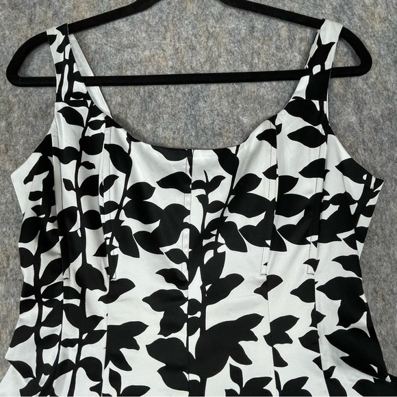 Nine West Sleeveless ALine Classic Fitted Bodice w/Boning Floral Border Dress 8 - Picture 4 of 16